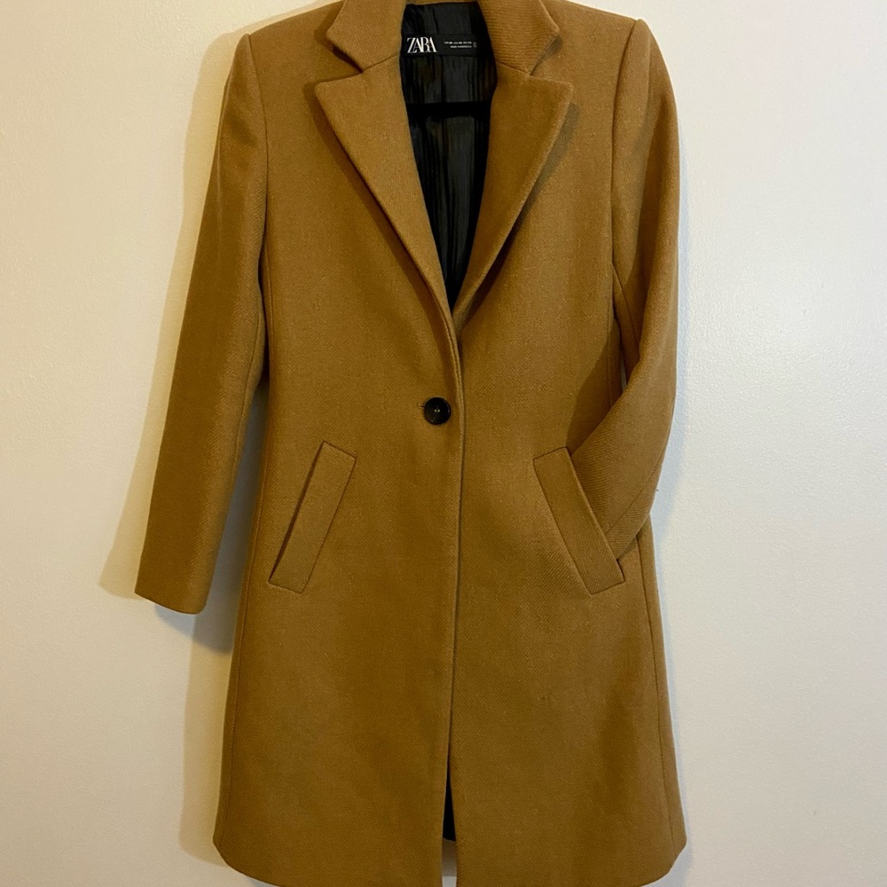 Zara Tan Trench Coat with Notched Lapel and Full-Length Sleeves